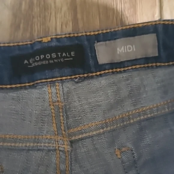 Distressed Frayed and Worn - Picture 4 of 7